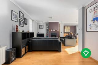 Deze woning is gelegen op een grondoppervlakte van 510 m² en heeft een bewoonbare oppervlakte van 302 m² en bestaat uit: inkomhal - living - bureau...