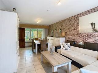 CO IMMO VERKOOPT MOOIE 3-GEVEL WONING MET POTENTIEEL! Prachtig gelegen in een rustige, residentiële woonwijk in het centrum van Steenokkerzeel.De...