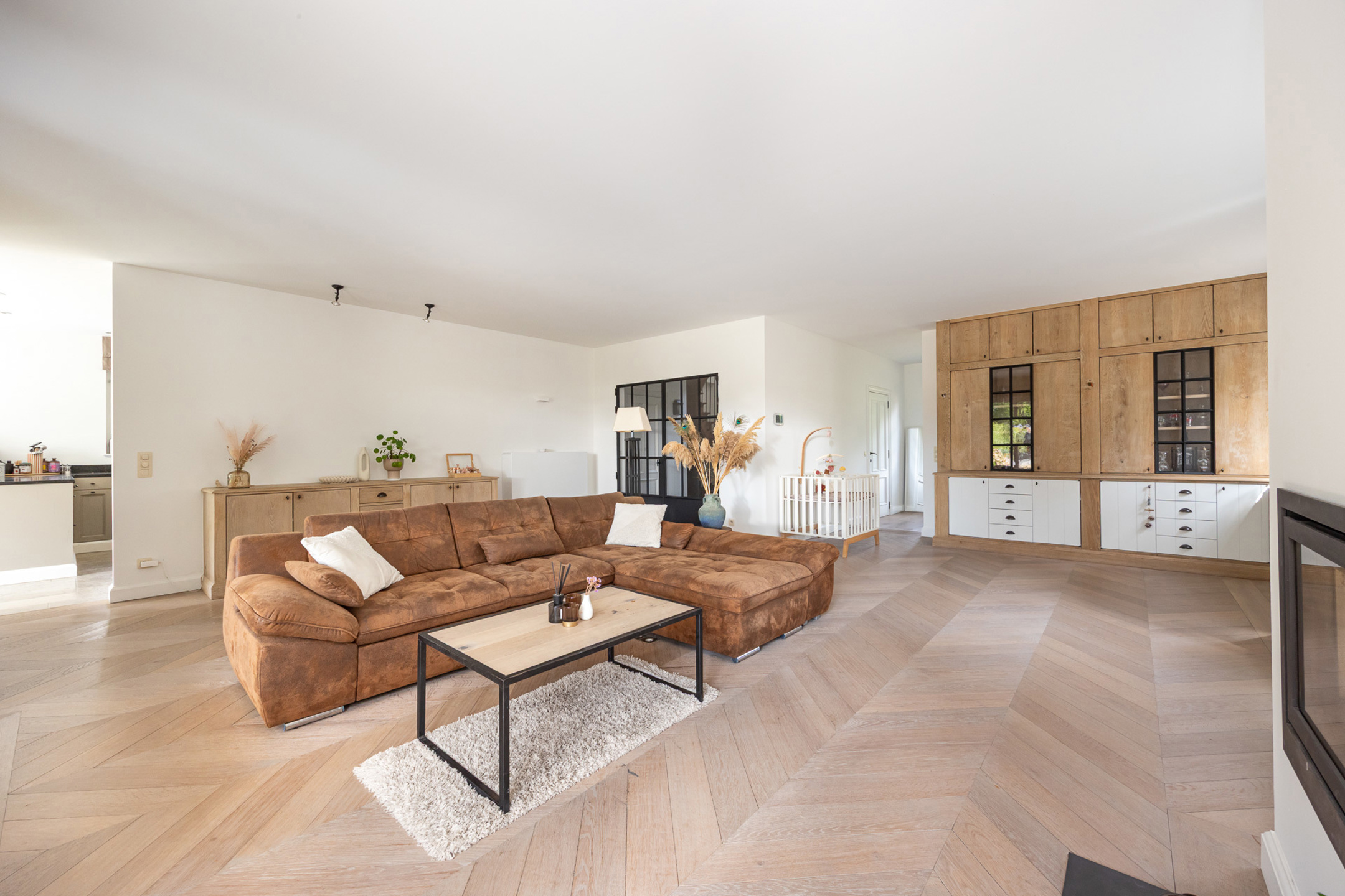 Ruime villa met hoge afwerkingsgraad en polyvalent bijgebouw - foto 4