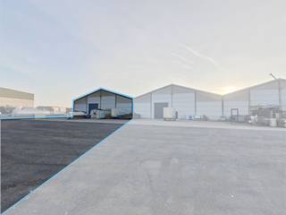 Logistieke magazijnruimte met een oppervlakte van 1.200 m² op een terrein van +/- 2.225 m² te huur.De magazijnruimte heeft een vrije hoogte tussen...