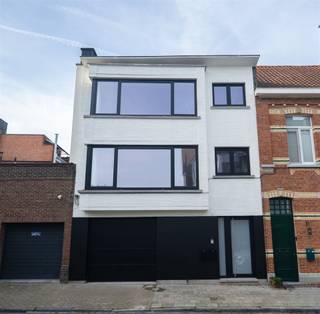 Dit volledig gerenoveerd appartement is zeer goed gelegen in het centrum van Duffel, nabij winkels, scholen en openbaar vervoer.Het appartement is...