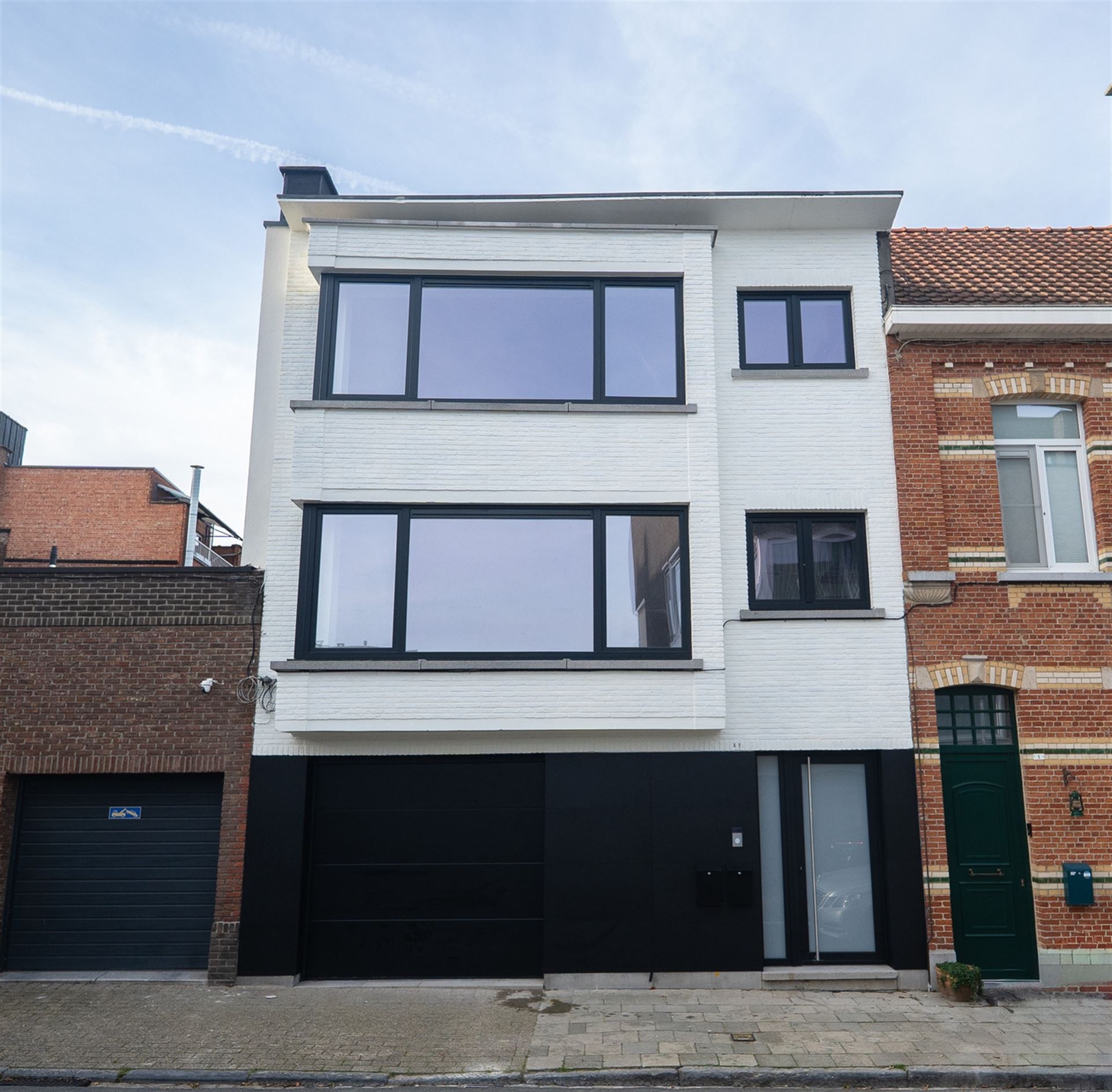 VOLLEDIGE GERENOVEERD 2-SLPK-APPARTEMENT GELEGEN OP DE 1ste VERDIEPING - foto 1