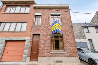 immoDAVID vous présente: maison à moderniser avec jardin urbain orientée sud et emplacement idéalCette maison mitoyenne offre un excellent potentiel...
