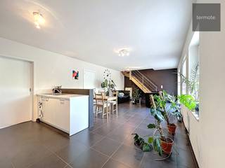 Instapklaar duplex appartement!Met plezier stellen we dit aangenaam duplex appartement voor met een bewoonbare oppervlakte van 107m² in Wielsbeke met...