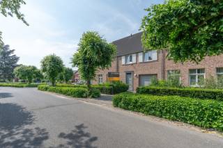 Recente gezinswoning op toplocatie te Vosselaar!EPC: 88,41 kWh/m² (Label A) | 4 slaapkamers | inpandige garageOmschrijving:Deze energiezuinige woning...