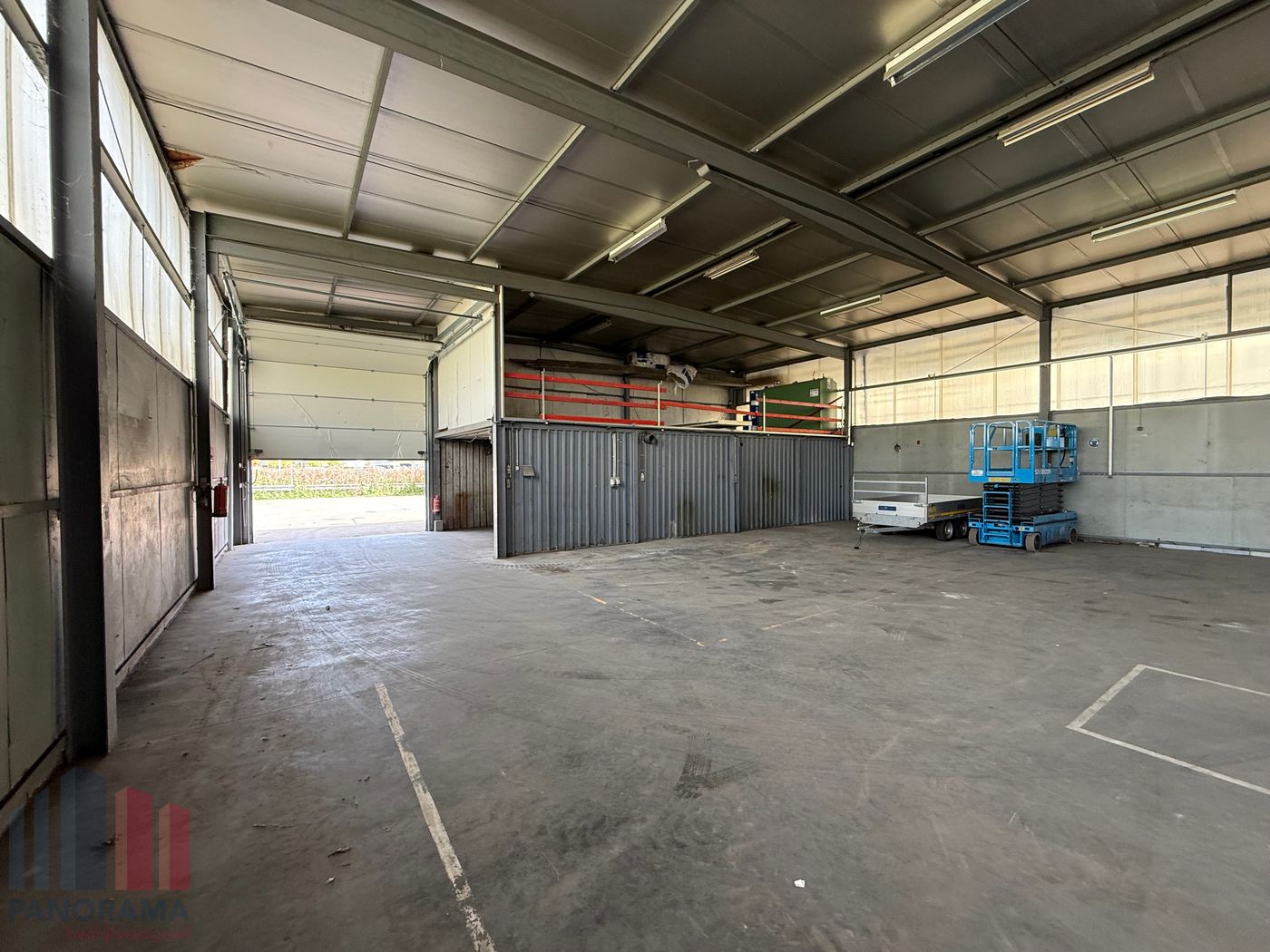 ​​​​​​​UITSTEKEND GELEGEN MAGAZIJN VAN 560 m² VLAKBIJ DE E17 - foto 5