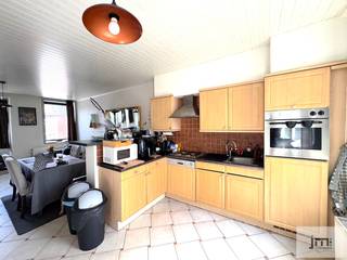 Dit appartementsgebouw geniet een uitzonderlijke ligging: pal in het centrum van Sint-Truiden, aan het welbekende Europaplein. Alle...