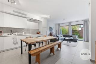 HEDENDAAGSE WONING NABIJ HET CENTRUM Sint-Agneshof 8 te Sint-Truiden is de thuisbasis van deze hedendaagse woning.We bevinden ons op wandelafstand...