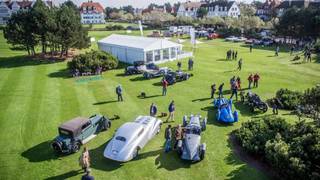 Gemakkelijk bereikbare staanplaats voor de golfkar vlakbij de Kustlaan aan de minigolf in het Zoute.Elektrische fietsen kunnen ook. Contacteer Knokke...