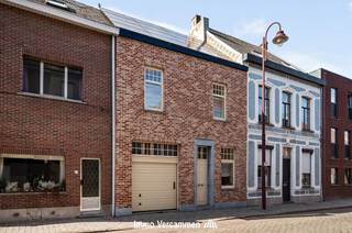 <p><span>Surprisingly spacious family home with 5 bedrooms, conveniently located right in the rural village center of Duffel-West.</span></p><p><span> </span></p><p><span>This handsome property has a surprisingly spacious living area since two houses were merged at the end of the 1980s. The house has been thoroughly renovated since 1990 and optimized over the years, always maintained with the greatest care. Numerous renovation works have been carried out, including new kitchen, new bathroom, numerous custom cabinets, solar panels, etc. This perfect family home is functionally laid out and offers an extremely cozy home thanks to a cozy and bright living space with open kitchen and a separate reading and TV area. A practical storage room / utility room completes the ground floor. The large number of rooms is useful for e.g. families and/or home offices. The modern bathroom has a bathtub and walk-in shower. Sufficient storage space is guaranteed thanks to practical basement and several storage rooms. Parking is possible in the indoor garage. And if you do not wish to be inside, you can relax in the pleasant city garden.</span></p><p><span> </span></p><p><span>A unique opportunity for those looking for a large and cozy house, right in the village center with schools, stores, sports and leisure facilities. Easy accessibility is guaranteed thanks to its central location between Brussels and Antwerp, via major access roads (R6 - E19), public transport and cycle path.</span></p><p><span> </span></p><p><span>Come and discover the assets of this handsome property on site and make an appointment: 015/755 444 or <span>info@immovercammen.be</span></span><span> </span></p><p><span>Obligatory renovation EPC: within 6 years after purchase = obligatory renovation to label D or better.</span></p><p><span> </span></p><p><span> </span></p>