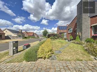 Stevige alleenstaande woning!Met veel plezier stellen we deze karaktervolle alleenstaande woning voor met sauna, garage & ZO-gerichte tuin in een...