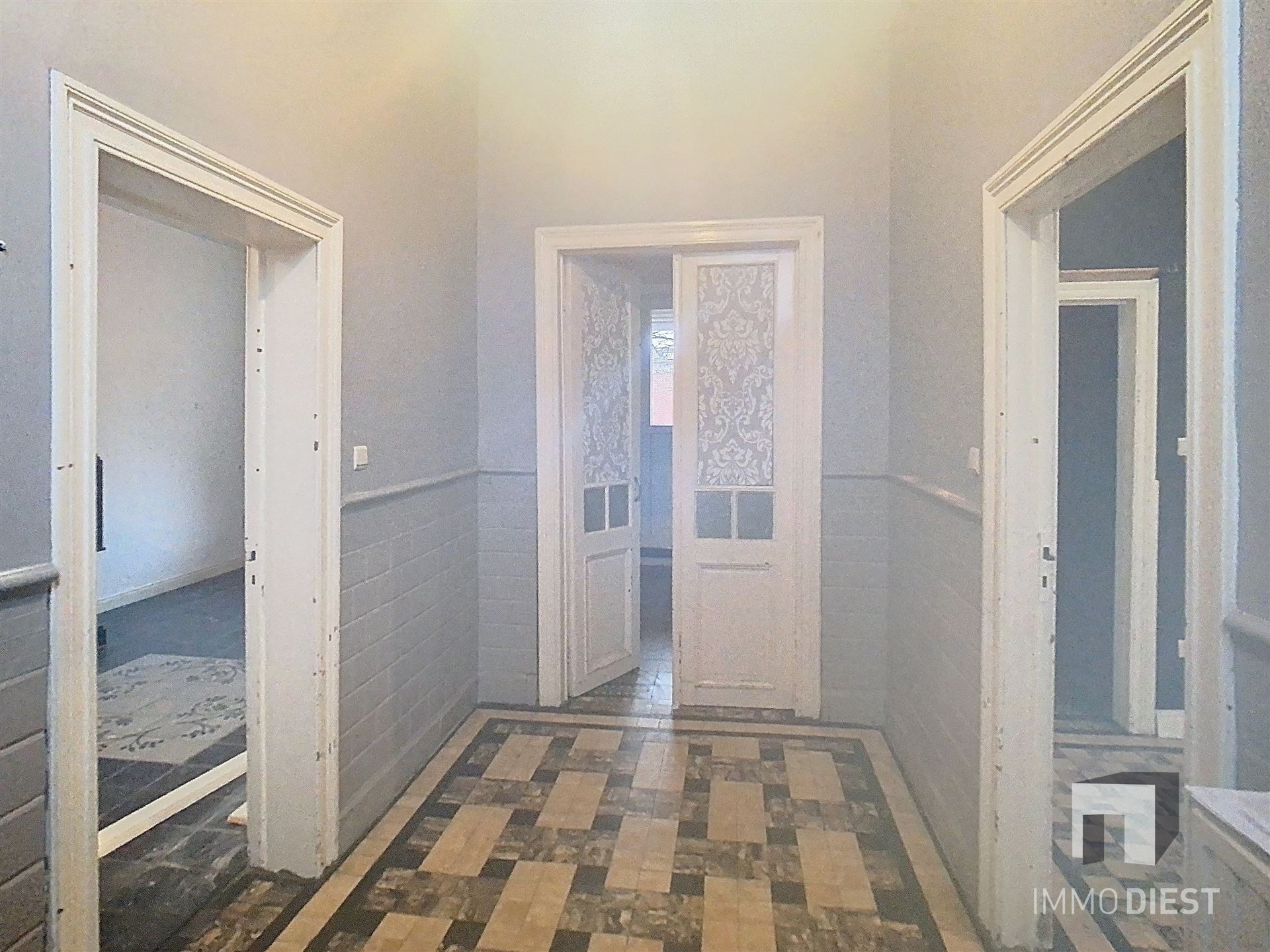 Chamante betaalbare stadswoning met veel potentieel in hartje Diest - foto 2