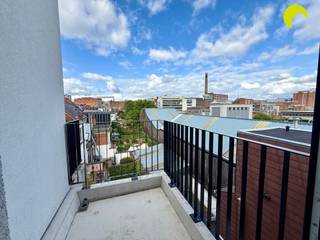 Op een uitstekende locatie, op de grens van Mortsel en Berchem, bevindt zich dit charmante 1-slaapkamerappartement met terras. Ideaal voor...