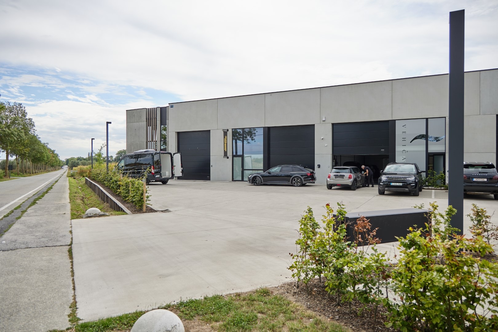 Goed gelegen KMO-unit te huur in Zwevezele - foto 2