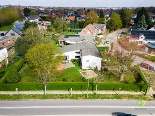 This exceptionally located villa combines space, light and versatility with a unique character. An ideal opportunity for those looking for a...