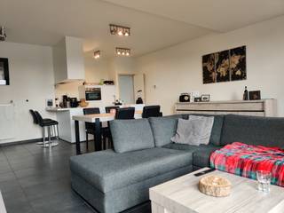 Appartement met 1 slaapkamer en garage te huur te Rekkem. Appartement bestaat uit : Inkom, open keuken met ruime living, toilet, badkamer, 1...