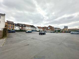 Te huur ruim, industrieel magazijn gelegen te RonseDit EXCLUSIEVE MAGAZIJN biedt UITSTEKENDE OPSLAGMOGELIJKHEDEN en is STRATEGISCH GELEGEN in de...