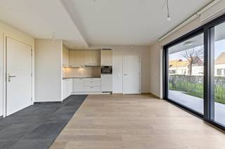Bent u op zoek naar een assistentiewoning in de regio van Zwevegem? Bekijk dan zeker deze recente flat met 1 ruime slaapkamer in de recente...
