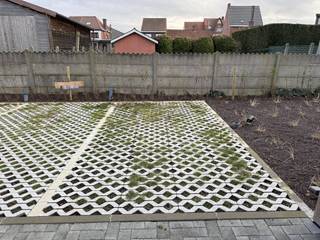 Bovengrondse staanplaats te koop nabij het centrum van Desselgem. De staanplaats is gelegen in residentie Albert &amp; Jerome en is bereikbaar via een gemeenschappelijke doorrit.Interesse in deze staanplaats te koop in Desselgem? Contacteer ons voor meer informatie! 056 605 605