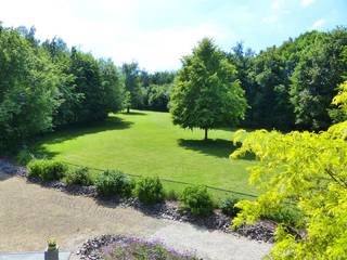 ° only 9 km drive to LEUVEN and Research Park HAASRODE° 14 km AARSCHOT and 20 km DIEST° UZ Pellenberg at 7 km° Winge Golf Club at 5 km° BRUSSELS at...