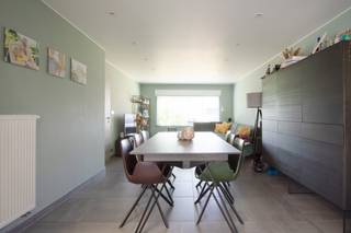 Op zoek naar een volledig instapklare en energiezuinige woning met een zuidgerichte tuin?Deze verzorgde woning, gerenoveerd in 2015, geniet van een...
