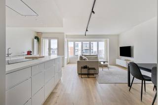 <p><span>Spacious and cozy apartment on prime location in Ostend.</span></p><p><span> </span></p><p><span>This spacious and well-kept apartment is located on the Koninginnelaan in Ostend, within walking distance of the seafront, streetcar stop and various facilities.</span></p><p><span>Thanks to this central top location you can enjoy the best of the coast: relaxation by the sea, stores and public transport within reach.</span></p><p><span> </span></p><p><span>From the apartment you also enjoy a beautiful side sea view.</span></p><p><span> </span></p><p><span>The apartment is rented fully furnished and equipped, so you can move in immediately and enjoy your stay carefree.</span></p><p><span>Domiciliation is not possible.</span></p><p><span> </span></p><p><span>Advantages:</span></p><ul><li><span>Spacious apartment</span></li><li><span>Top location</span></li><li><span>Energy efficient</span></li><li><span>Equipped and furnished</span></li><li><span>Cellar available</span></li><li><span>Lateral sea view</span></li></ul><p><span> </span></p><p><span>Layout:</span></p><ul><li><span>Spacious entrance hall, kitchen (induction hob, dishwasher, oven, fridge with 2 freezer compartments), storage room with washing machine and tumble dryer, bedroom 1 with adjoining shower room, bedroom 2 with adjoining shower room</span></li></ul><p><span> </span></p><p><span>Information:</span></p><ul><li><span>Rent: € 1,150 + € 75 common charges + € 42 internet = € 1,267 per month</span></li><li><span>Rent guarantee: 3 months</span></li><li><span>Additional costs: tenant share in the place description</span></li><li><span>Availability: immediately </span></li><li><span>EPC: B</span></li><li><span>No domicile</span></li></ul><p><span> </span></p><p><span>Interested, please contact our office at 09 227 08 90 or at yana@heritagevastgoed.be</span></p><p><span> </span></p><p><span> </span></p><p><span> </span></p><p><span> </span></p>