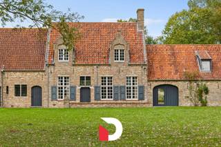 Met trots stellen we u het exclusief landhuis "Reigershof" voor, idyllisch gelegen op een groen domein van meer dan 4 ha, omringd door de...