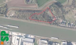 Ten midden van een oase van rust en omringd door groen bevindt zich deze charmante chalet op een uitzonderlijk ruim perceel. Deze eigendom biedt...