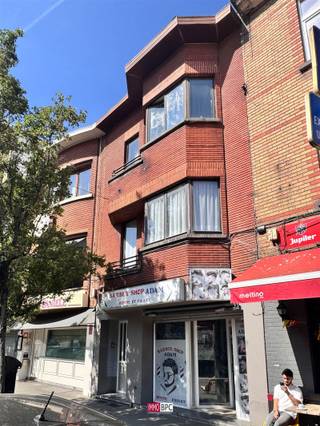 lying in a vibrant neighborhood with excellent accessibility, this yield property offers a unique opportunity for investors. The building consists...