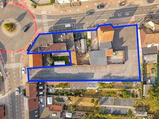 Perceel van 1.900m² op uitstekende ligging met veel potentieel voor herontwikkeling of commerciële invulling. Zeer vlot bereikbaar en ideaal...