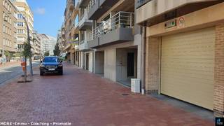 Parking space for small to medium-sized cars on level -2 accessible via a new car lift from 2023 with a load capacity of up to 4100 kg. Located in a side street off Dumortierlaan, close to Ijzerpark.<br /><br /><br /><br /><span><strong>Sale subject to conditions; See www.more.be, "attachments" and subject to availability.</strong></span>