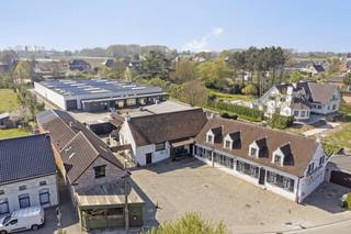 In het landelijke en rustige Erpe-Mere bevindt zich deze veelzijdige eigendom. Het geheel bestaat uit twee aparte woningen, een restaurant,...