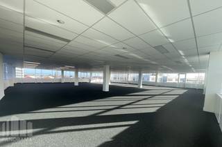 <strong>Office of 615 m²</strong> in Vilvoorde is strategically located at the first exit of the <strong>E19 </strong>towards Antwerp, just off the Brussels Ring Road (R0), making Brussels, Antwerp, and Brussels Airport only 10–15 minutes away. The office is also easily accessible by public transport via bus and Vilvoorde train station.<br /><br />Safety is a priority with intercom, videophone, fire alarm, and fire extinguisher, while the insulated roof and double glazing provide extra energy efficiency.<br /><br />n the communal areas, there is a spacious restaurant with comfortable seating, perfect for lunch or informal meetings.<br /><br />The office is <strong>immediately available</strong>, and <strong>other office spaces</strong> in the Everest Office Park are also available from <strong>207 </strong> m², fully flexible to meet your needs.<br /><br />Contact <strong>PANORAMA B2B</strong> for additional information, plans, or to schedule a non-binding visit at <strong>0477 09 00 09.</strong>