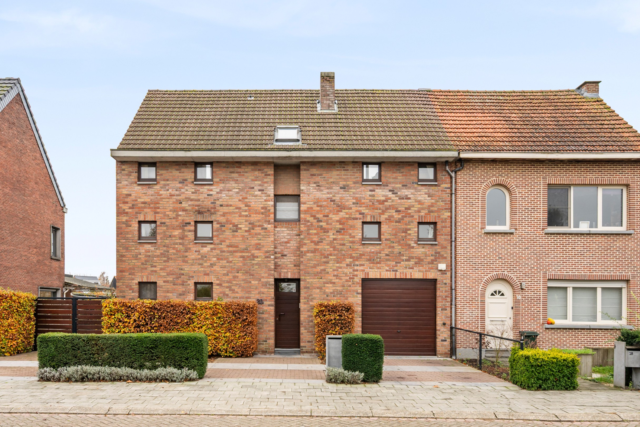 Semi-detached house in a quiet street in Schoten - photo 1