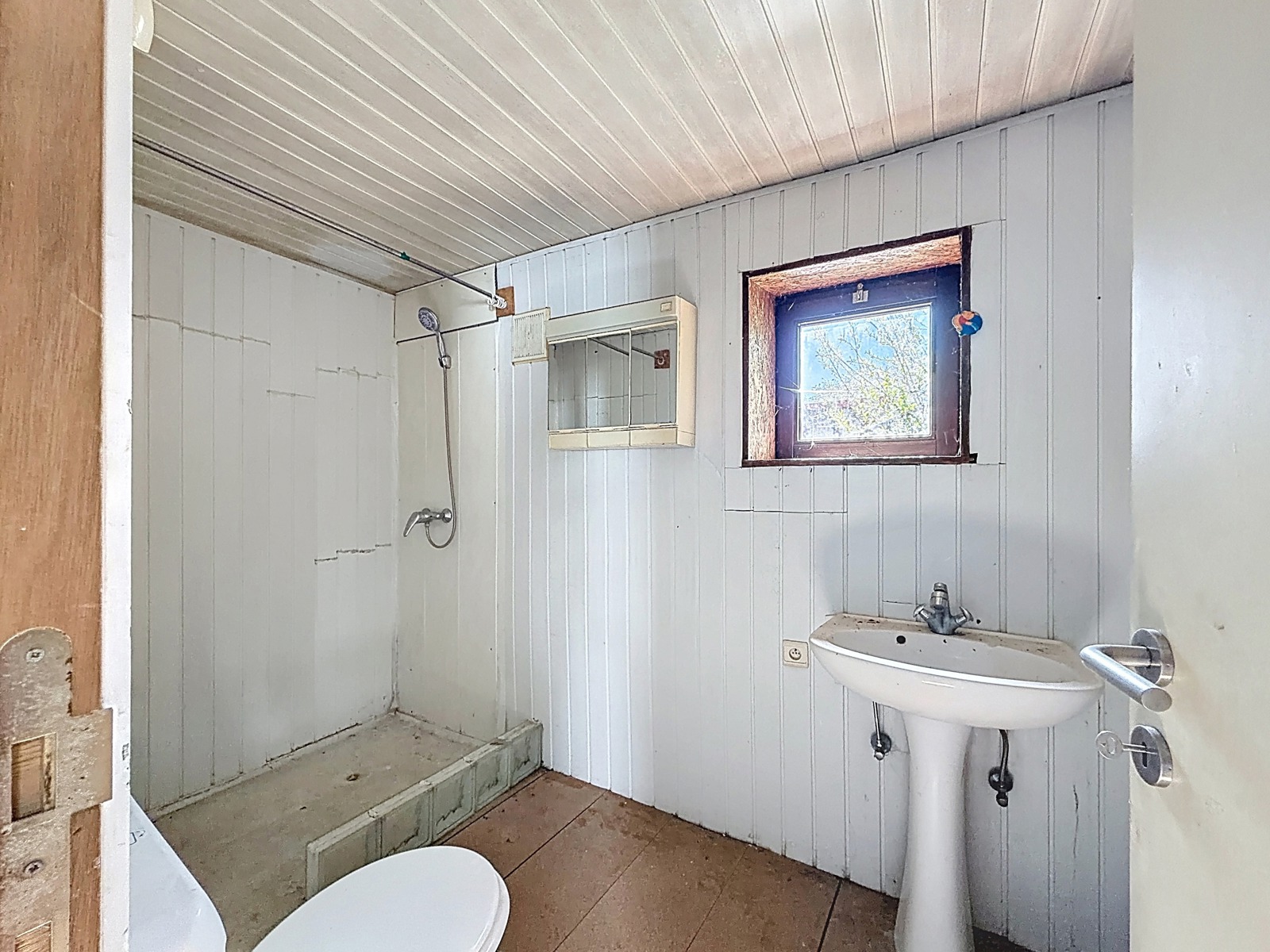 Volledig te renoveren woning met 2 SLPK, op Toplocatie! - foto 4