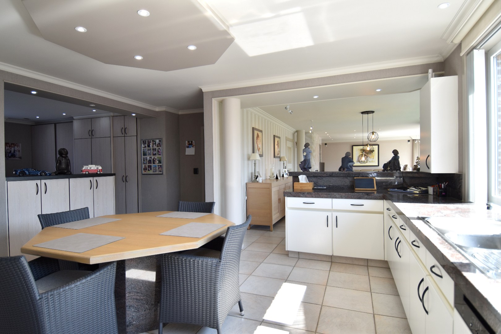 Instapklare villa met 5 slaapkamers én grote handelsruimte te koop in Gullegem - foto 3