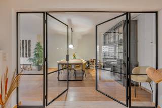 LiggingDit prachtige appartement is gelegen in een bruisende buurt van de stad Gent. Zowel met de fiets als te voet ben je meteen in het centrum van...