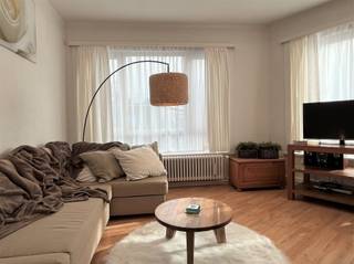 Fully furnished and bright corner apartment located in a prime location near various roads, public transport and the Nachtegalen Park.Via the...