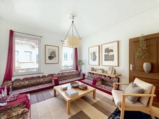 <h2><strong>For Sale – Bi-family House to Renovate with Strong Potential – Schaerbeek</strong></h2>
<p>📍 Louis Bertrand District – close to Maison Autrique<br />💰 Asking price from : €375,000<br />📏 Ground floor + 3 floors + attic + cellars + rear courtyard<br />🏠 Currently divided into 3 units (de facto situation) – Officially recognized as bi-family<br />💸 Current rental income : approx. €2,000/month<br />📊 Estimated gross yield : ± 6.4 %</p>
<p>✨ <strong>Key features :</strong><br />✔️ Generous spaces and flexible layout<br />✔️ Numerous renovation possibilities<br />✔️ Rear courtyard and cellars for additional space<br />✔️ Prime location : public transport, shops and amenities within walking distance</p>
<p>👉 <strong>Why invest ?</strong><br />This spacious house, ideally located, offers <strong>immediate rental income</strong> combined with huge renovation potential. A rare opportunity, perfect for savvy investors or a family looking for an ambitious project.</p>
<p>⚡ <strong>Technical info :</strong></p>
<ul>
<li>
<p>EPC : E+ / F / G</p>
</li>
<li>
<p>Electricity : not compliant</p>
</li>
</ul>
<p>📞 Interested ?<br />Contact <strong>Frédéric Top – We Invest Brussels-Europe</strong><br />📱 +32 472 34 44 08<br />📧 frederic.top@weinvest.be<span></span><br />🌐 Discover all our properties on www.weinvest.be</p>