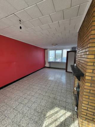 Te renoveren halfopen bebouwing met tuinDeze deels te renoveren halfopen woning biedt een uitstekende kans om een ruime en comfortabele...