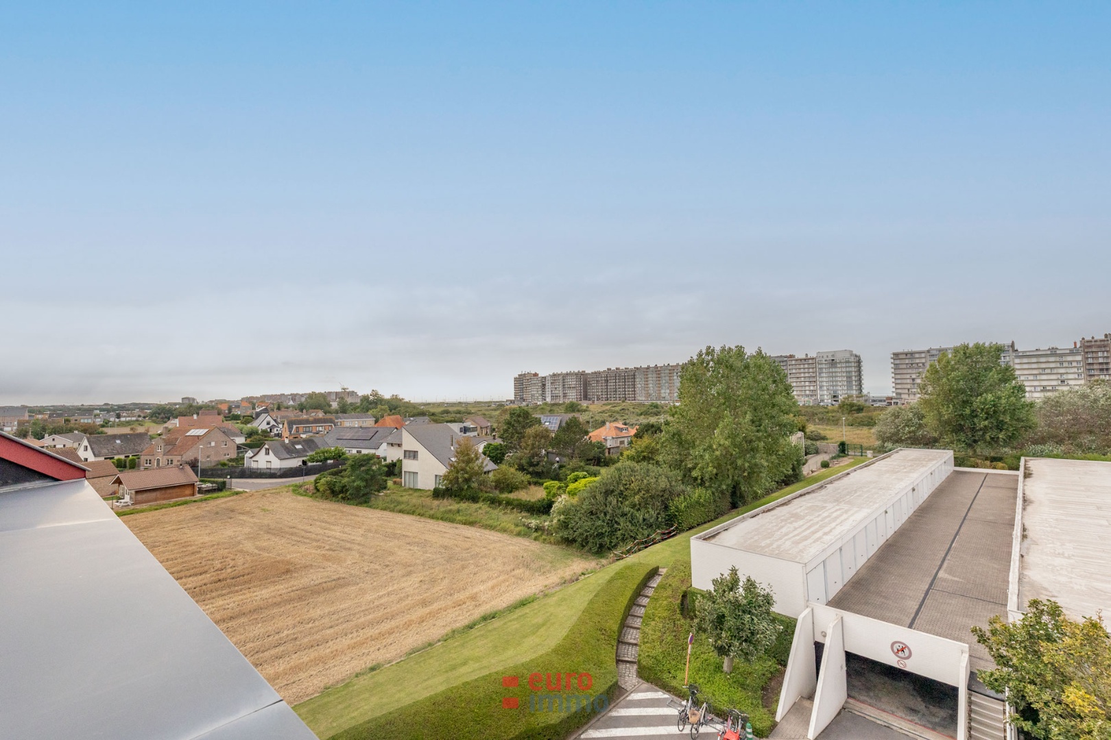 Zalig gelegen appartement met 2 slaapkamers in een zéér rustig domein tussen Westende en Middelkerke, op 300m van de zee en het zandstrand. - foto 5