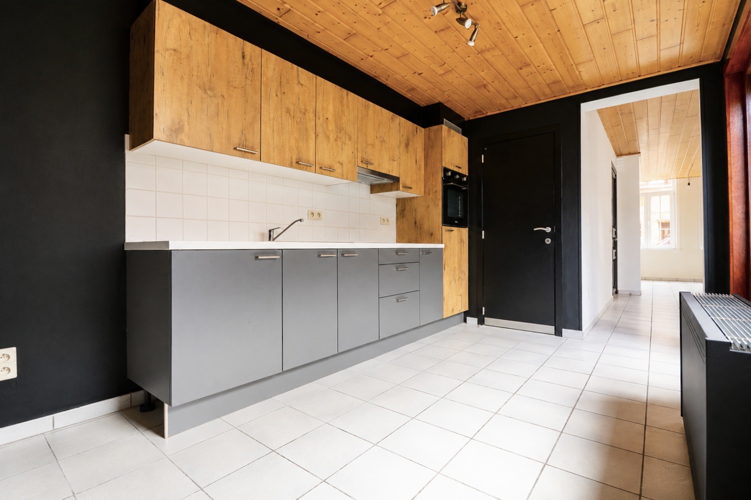 Ruime, gerenoveerde burgerwoning met 3 slpk, terras en tuin voor 315.000 EUR - foto 5