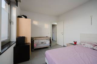 In Kortrijk bevindt zich deze omvangrijke en performante opbrengsteigendom, bestaande uit 12 appartementen en 2 handelspanden, aangevuld met...