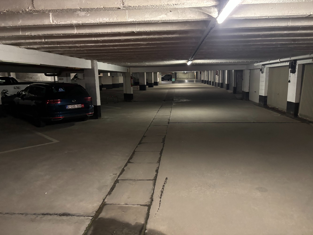 Staanplaats gelegen in een afgesloten complex - foto 1