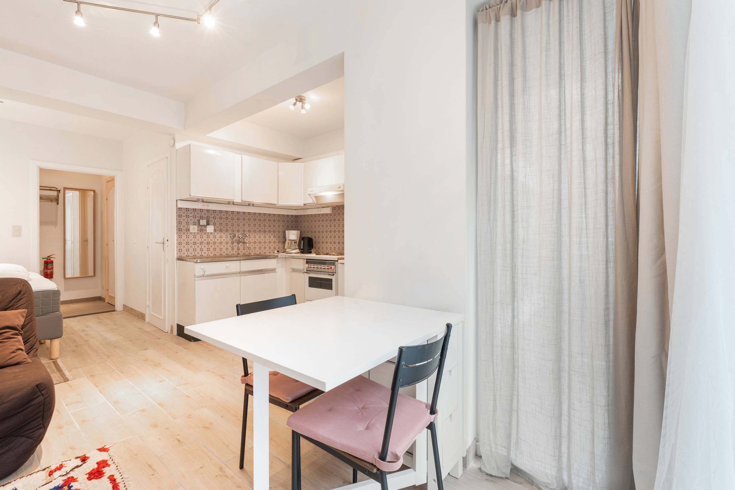 Gerenoveerd studio nabij de Zeedijk te koop in Koksijde! - foto 5