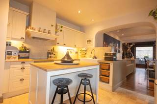Instapklaar duplex-appartement, op een fantastische locatie in Oostende.Deze kleinschalige residentie met vier appartementen ligt vlakbij het...