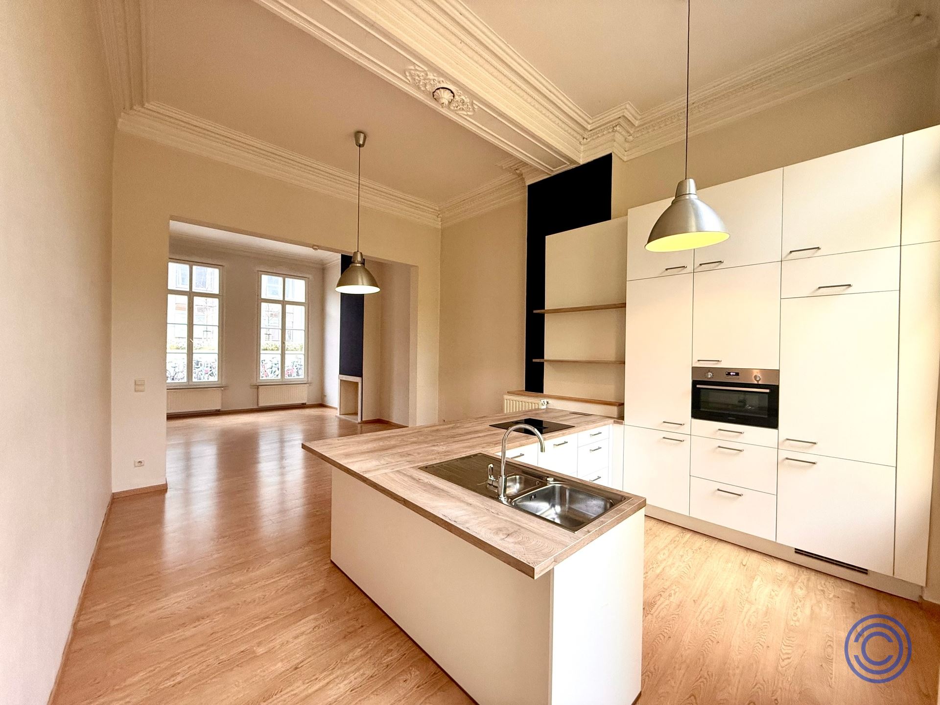 Prachtig gelijksvloers duplex appartement met koer! - foto 2
