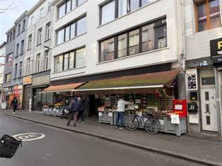 Bent u op zoek naar een interessante opbrengst? Dan is dit handelsgelijkvloers in een commerciële buurt van Antwerpen precies wat u zoekt. EPC...