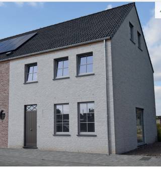 TE KOOP in BAVEGEM aan de Sint-Antoniusstraat 17 A Deze centraal gelegen woning bevindt zich in het hart van Bavegem. Het gaat om een gesloten...