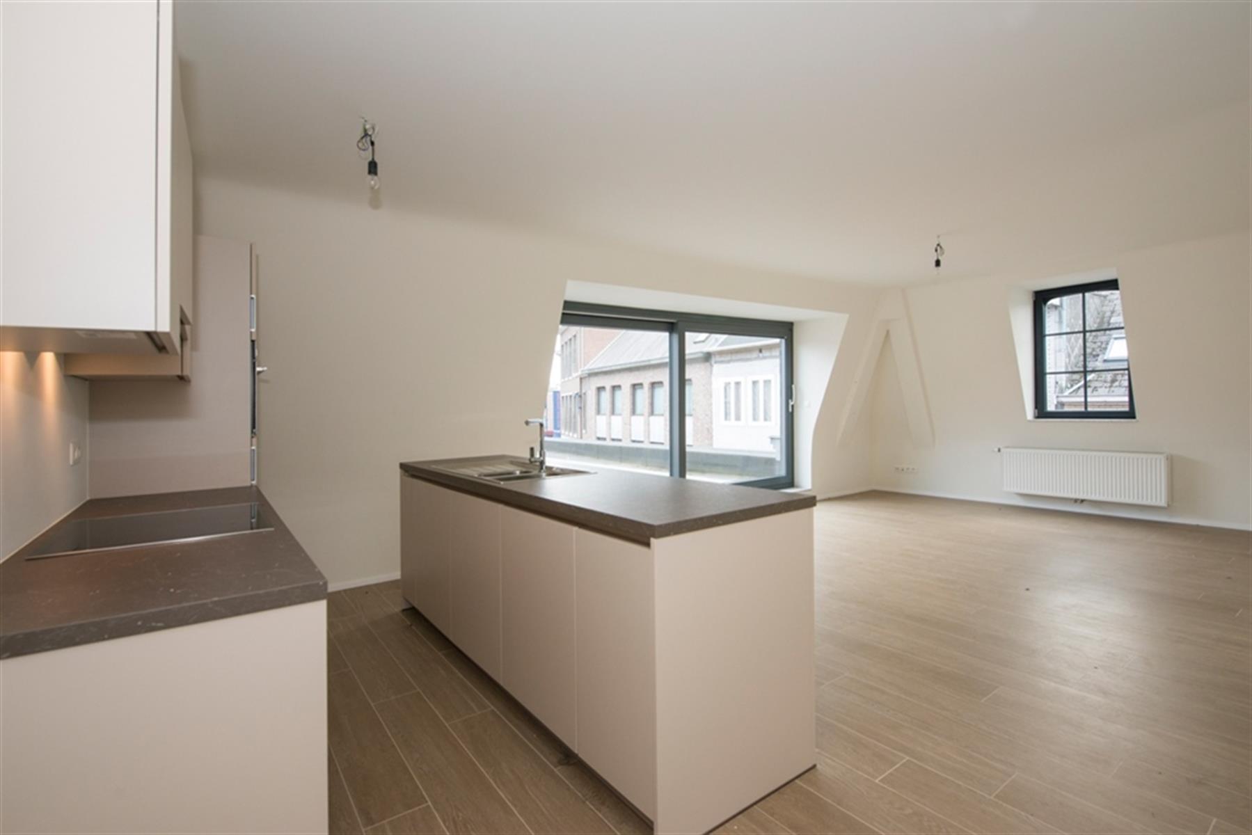 DAKAPPARTEMENT 2 SLPKS, GROOT TERRAS  EN AUTOSTAANPLAATS IN KONTICH-CENTRUM - foto 3